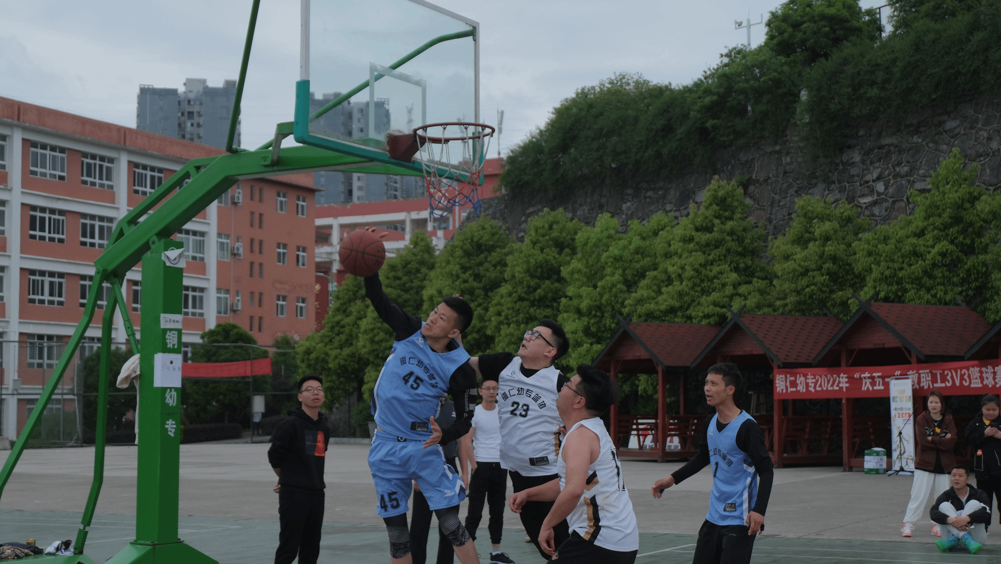 篮球比赛现场二.png