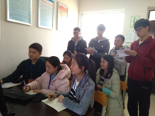 初教学院学生集中学习.jpg