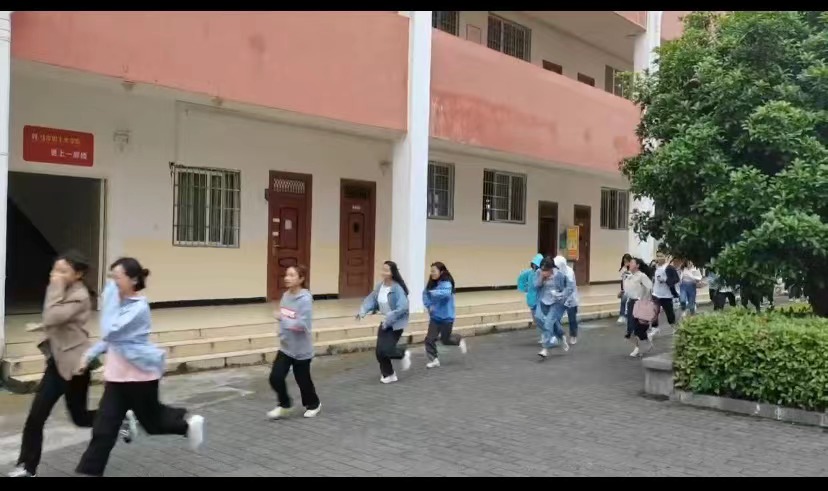 防震减灾演练.jpg